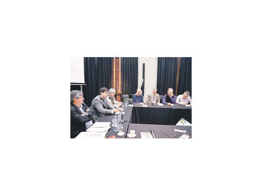 El secretario de Agricultura, Gabriel Delgado, recibió ayer a los actores de la cadena maicera en el microcine del ministerio.