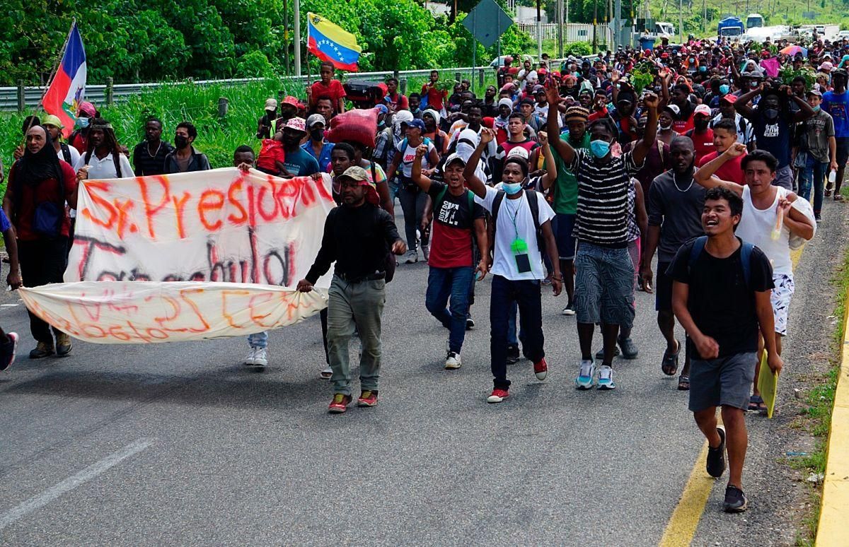 Unos 500 migrantes, en su mayoría haitianos, marchan por el sur de México. Unos 500 migrantes, en su mayoría haitianos, marchan por el sur de México.
