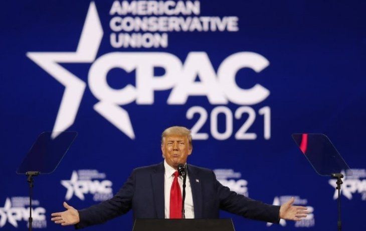 Reaparición: Trump volvió este domingo con un acto en Florida. Busca recuperar el control del Partido Republicano.