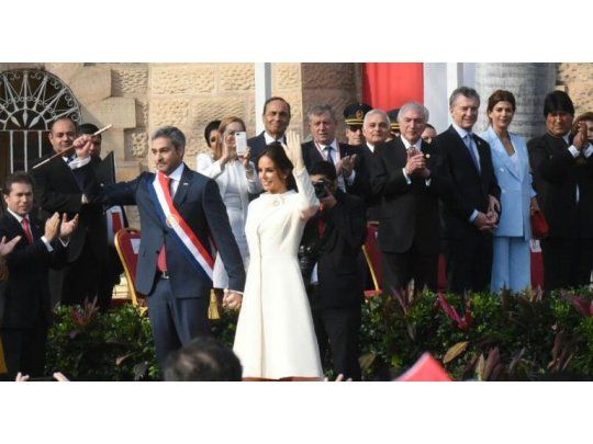 Macri junto a Juliana Awada, durante la asunción de Abdo Benítez.