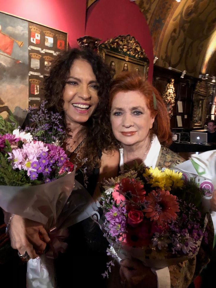 Patricia Sosa ( cantante), y Teresa Gonzalez Fernández (ALPI), dos de las galardonadas con el Premio Flor, en el Fernandez Blanco Patricia Sosa ( cantante), y Teresa Gonzalez Fernández (ALPI), dos de las galardonadas con el Premio Flor, en el Fernandez Blanco