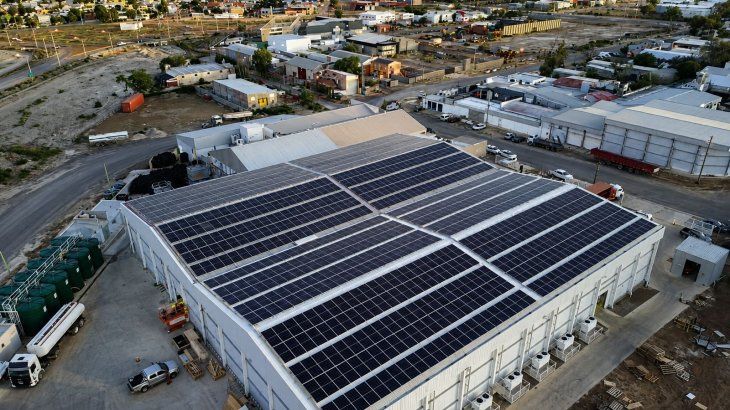 La planta de Puerto Madryn tiene capacidad para procesar hasta 25 toneladas diarias y una cámara frigorífica para almacenar 1.800 toneladas de productos. La planta de Puerto Madryn tiene capacidad para procesar hasta 25 toneladas diarias y una cámara frigorífica para almacenar 1.800 toneladas de productos.