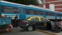 Un tren embistió a un taxi que cruzó con la barrera baja en Flores.&nbsp;