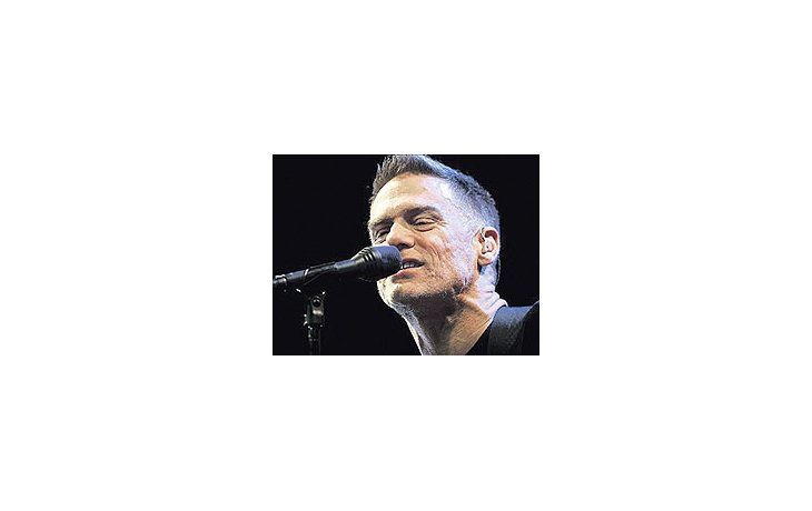 ámbito.com | Como siempre más (y mejor) intérprete de baladas que rocker, Bryan Adams actuó frente a una multitud de fieles que colmaron el Luna Park y cantaron todas sus canciones en perfecto inglés.