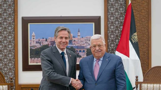 El secretario de Estado, Antony Blinken, y el presidente palestino, Mahmud Abás.