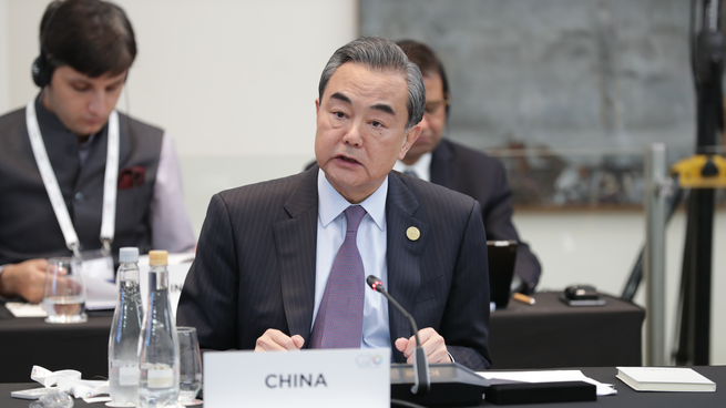 Wang Yi pidió a los países intervenir ante la crisis humanitaria en Gaza.