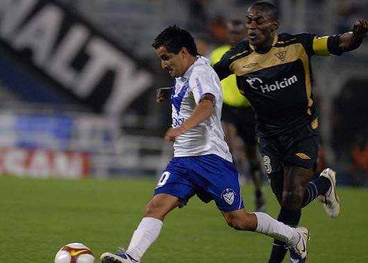 Maximiliano Moralez estuvo muy activo y tuvo un muy buen primer tiempo.