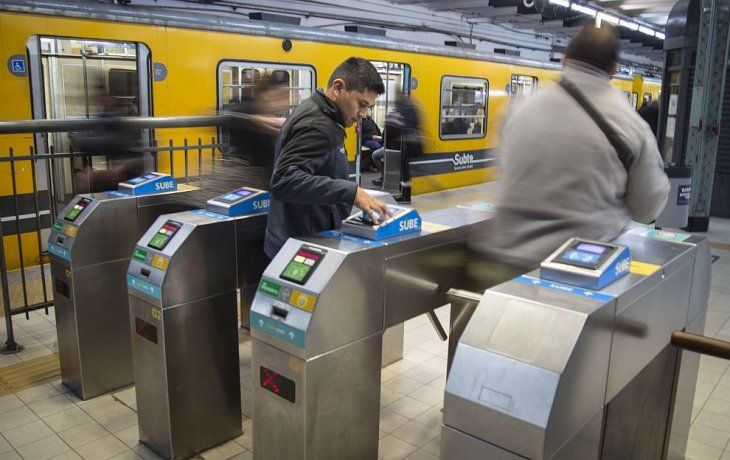 el pasaje de subte cuesta $1 mas: llego a $14,50 y seguira subiendo