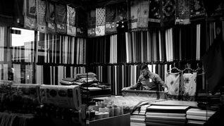 Instaló un cajón de venta de telas en CDMX, el negocio no paraba de crecer y murió de manera inesperada: los socios franceses que lo heredaron y lo transformaron en un poderoso imperio Instaló un cajón de venta de telas en CDMX, el negocio no paraba de crecer y murió de manera inesperada: los socios franceses que lo heredaron y lo transformaron en un poderoso imperio