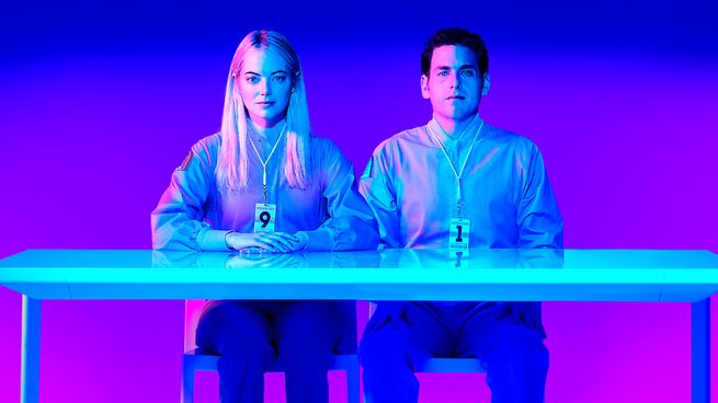 Netflix: the 10-episode miniseries with Emma Stone about the final phase of a pharmaceutical project that doesn’t go as expected