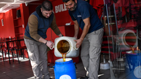la campana recicla tu aceite evito la contaminacion de agua equivalente a casi 15 mil piletas olimpicas