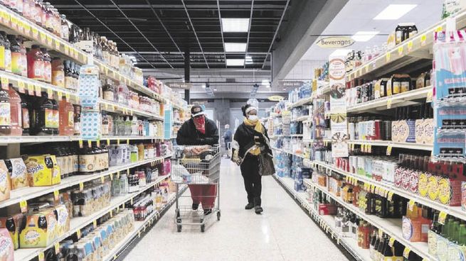 GOLPE. Los alimentos subieron 0,9% mensual, contra el 0,5% de diciembre, y 7% anual en enero, el mayor aumento desde 1981.