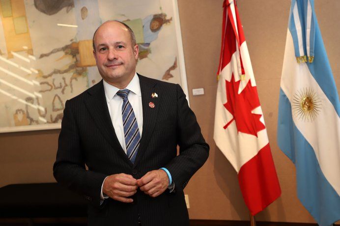 Wheeler enfatizó las oportunidades para las empresas mineras canadienses, pero también del sector de energía. Wheeler enfatizó las oportunidades para las empresas mineras canadienses, pero también del sector de energía.