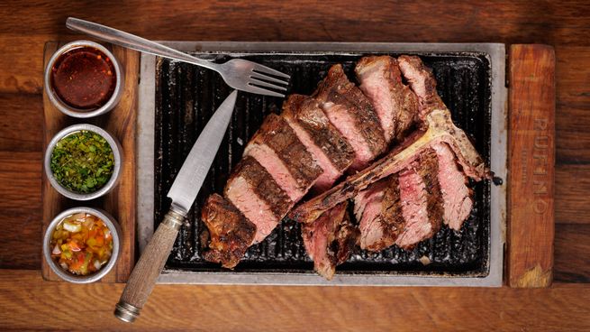 Estas son las mejores opciones para compartir platos de carne en Buenos Aires.