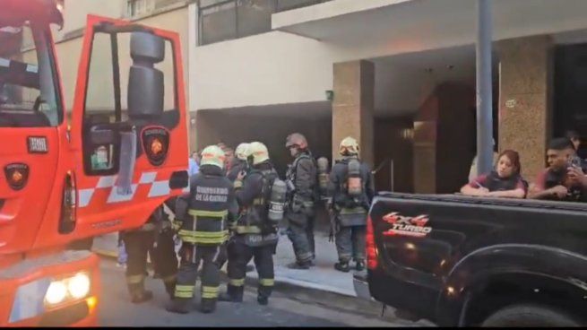 Bomberos de la Ciudad ya se encuentran trabajando junto a la Policía.