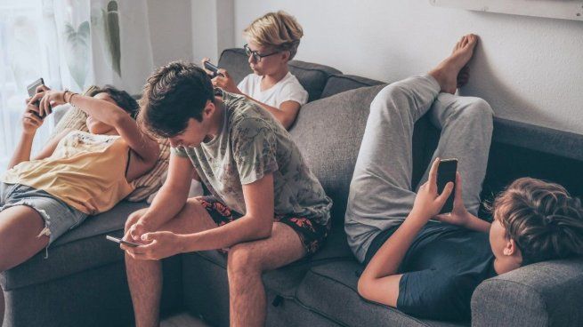 Crece la adicción digital en adolescentes.