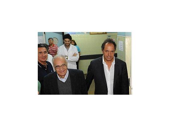 Scioli visitó en el hospital al gobernador sanjuanino.