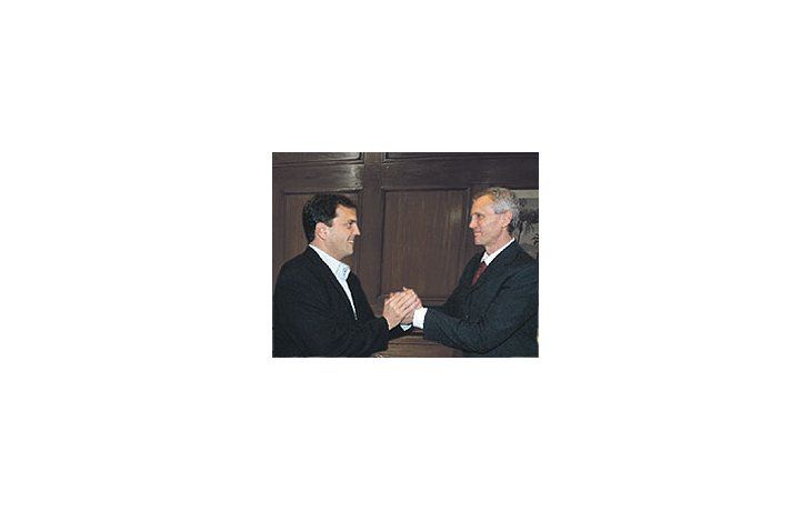 ámbito.com | Para guardar (o no). El jefe de Gabinete, Sergio Massa, apoyóla semana pasada al candidato peronista a la intendenciade Santa Rosa, Juan Carlos Tierno, que perdió el domingoesa plaza en manos del radicalismo.