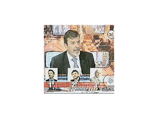 Todos los canales de cable y aire -excepto «Canal 7»- anunciaronayer tendencias y porcentajes, a partir de las 18 einclusive antes. El no respeto de la veda también se vio-durante el fin de semana- en programas de radio y TV.