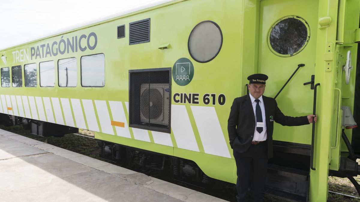 The Patagonian Train resumes its service between Viedma and Bariloche for the summer season