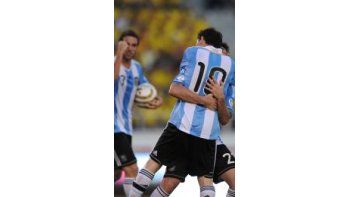 Reacción. Argentina supo cambiar en el segundo tiempo y revirtió un resultado adverso en un campo difícil.