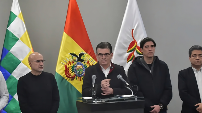 Paz brindó una conferencia de prensa acompañado de sus&nbsp; ministros, al tiempo que señaló que el presidente no puede estar en todos lados.