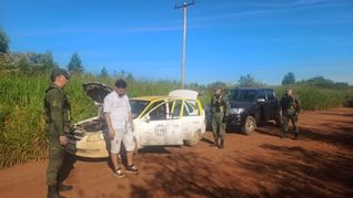 Gendarmería halló 300 ampollas de fentanilo ocultas en un taxi durante un control en Corrientes. Gendarmería halló 300 ampollas de fentanilo ocultas en un taxi durante un control en Corrientes.
