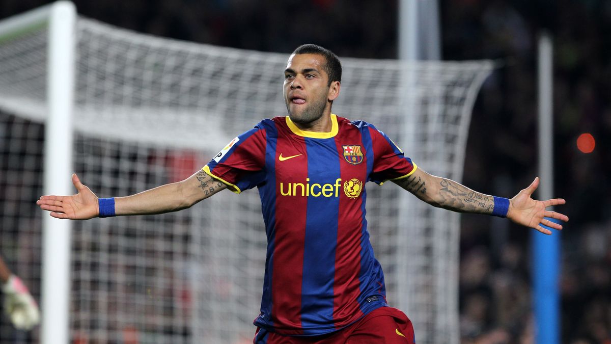 World bomb: at 38, Dani Alves returns to Barcelona