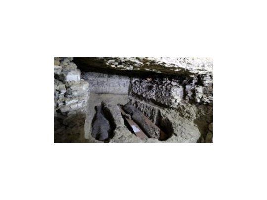 Egipto revela detalles de centro funerario cerca de las grandes pirámides