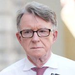 Mientras lo hago, no deseo causar más vergüenza al Partido Laborista y, por lo tanto, renuncio a mi afiliación al partido, decía la carta de Mandelson. Mientras lo hago, no deseo causar más vergüenza al Partido Laborista y, por lo tanto, renuncio a mi afiliación al partido, decía la carta de Mandelson.