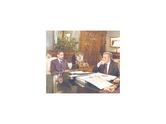 Néstor Kirchner llamó ayer a su despacho al licenciado Marcelo Sain, para ofrecerle el cargo de organizador de la fuerza que controlará los aeropuertos y que dependerá como organismo no militarizado del Ministerio del Interior.