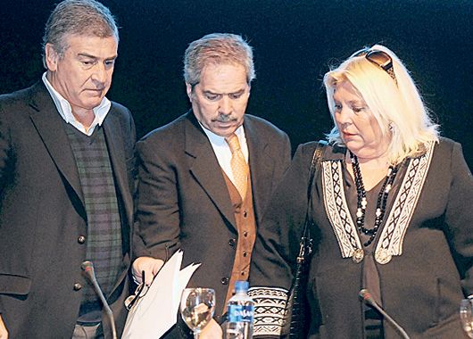 Los diputados Oscar Aguad, Felipe Solá y Elisa Carrió convinieron en que el campo y la oposición deben estar unidos para resolver el futuro de las retenciones.