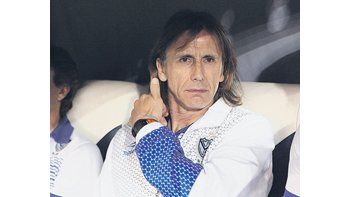 Ricardo Gareca fue ovacionado por su público que pidió que siga, pese a la eliminación en la Copa Sudamericana. Sin embargo, él no está decidido.