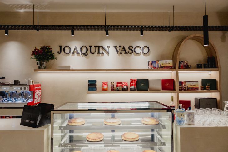 Joaquín Vasco, un proyecto que eligió a la clásica tarta de queso española como su especialidad exclusiva. Joaquín Vasco, un proyecto que eligió a la clásica tarta de queso española como su especialidad exclusiva.