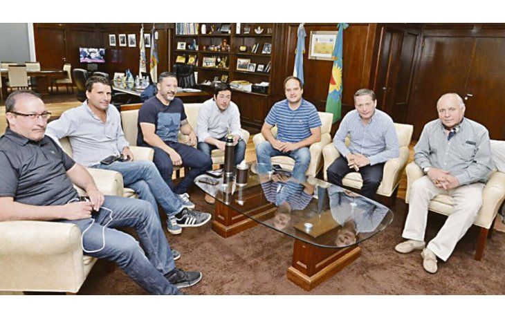 ámbito.com | Intendentes. La fórmula Gustavo Menéndez (Merlo)-Fernando Gray (Esteban Echeverría) se juntó ayer en Malvinas Argentinas con Leonardo Nardini como anfitrión junto a Santiago Maggiotti (Navarro) y Aníbal Regueiro(Pte. Perón).