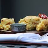 En Palermo, Versalles, Retiro, Almagro y Colegiales, la tortilla de papa se reafirma como protagonista de la mesa con opciones que van desde la receta clásica hasta versiones con provoleta, panceta, alioli o corazón de mozzarella. En Palermo, Versalles, Retiro, Almagro y Colegiales, la tortilla de papa se reafirma como protagonista de la mesa con opciones que van desde la receta clásica hasta versiones con provoleta, panceta, alioli o corazón de mozzarella.