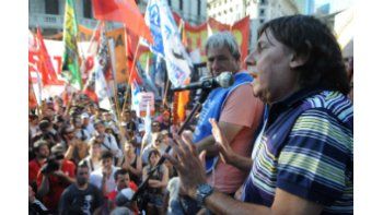 Pablo Micheli durante la movilización a Plaza de Mayo.
