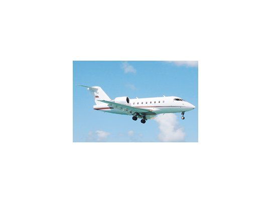La Justicia está convencida de que la cocaína que el avión Challenger 604 llevó a Barcelona no pudo ser cargada en el aeropuerto de Cabo Verde. Se afianza la idea de que el cargamento subió en la base de Morón.