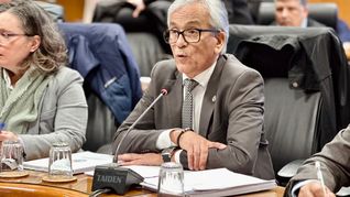 El ministro Juan Castillo debería ir al Parlamento por el conflicto en el Puerto de Montevideo.