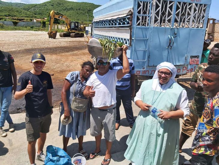 Buscan a dos argentinos que viajaron en un yate para llevar ayuda humanitaria a Haití Buscan a dos argentinos que viajaron en un yate para llevar ayuda humanitaria a Haití