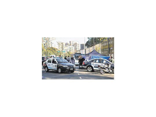 A plena luz del día, un joven fue acribillado de tres balazos al resistirse al robo de su bicicleta. Fue a las 9 de la mañana; la zona estaba repleta de gente que observó lo sucedido, sin poder hacer nada.