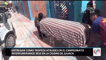 el torneo de futbol con el premio mas insolito: un ataud de u$s 1.300