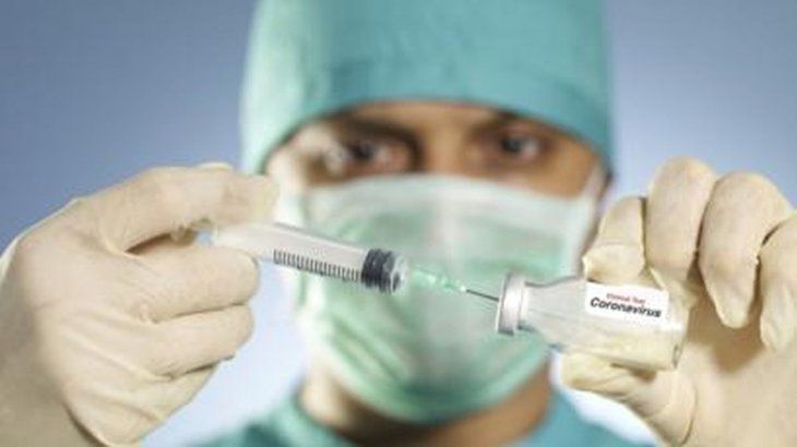 Hay tres vacunas candidatas que están por comenzar la fase final de pruebas en humanos en Estados Unidos, Reino Unido y China.