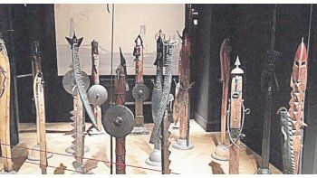 ámbito.com | Dompé. El oficio de Dompé es admirable, ya sea para trabajar la piedra rugosa o pulida, como puede verse en yelmos, barcas y peces. Esta extraordinaria exposición muestra su pensamiento y modo de producción.