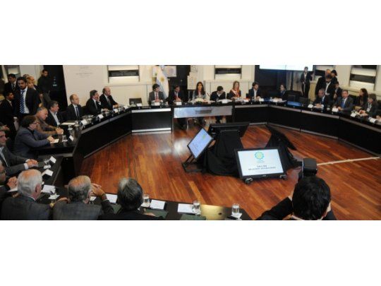 La reunión se desarrolló en el Salón de las Mujeres del Bicentenario.