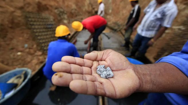 La plata se encuentra haciendo máximos de los últimos 14 años y su configuración de largo plazo es sumamente alcista.