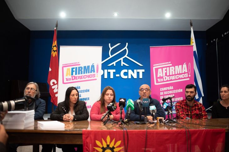 The PIT-CNT launched the campaign to collect signatures for a plebiscite against the social security reform in Uruguay. The PIT-CNT launched the campaign to collect signatures for a plebiscite against the social security reform in Uruguay.