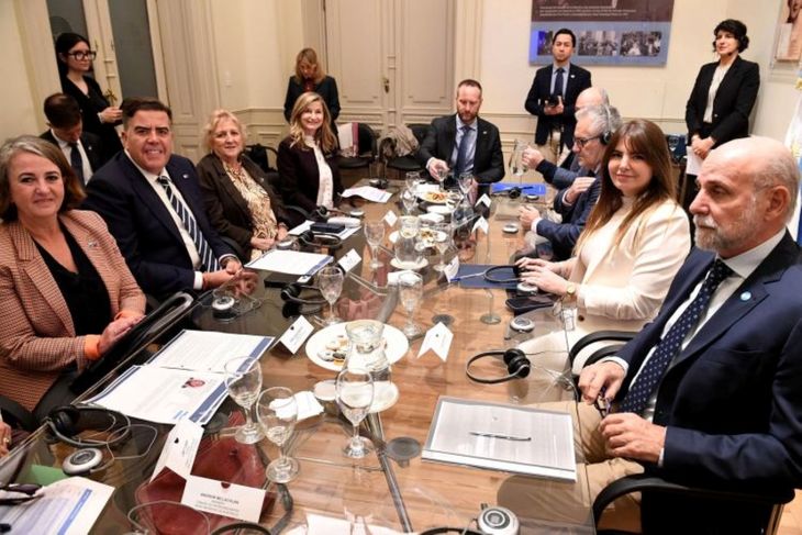La embajadora australiana se reunió con senadores del PRO, UCR y el peronismo. La embajadora australiana se reunió con senadores del PRO, UCR y el peronismo.