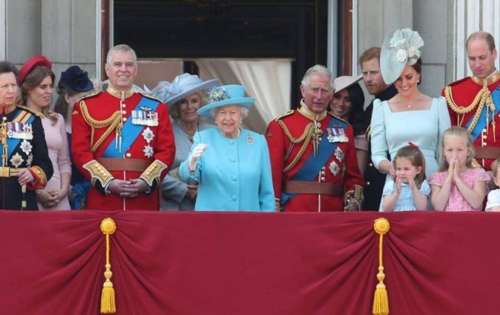 Reunión de emergencia para la casa real británica