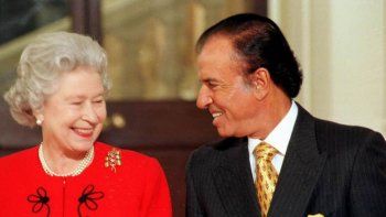 El encuentro entre la Reina Isabel II y Carlos Menem